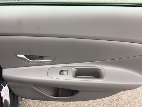 Used 2025 Hyundai Elantra SE image 19