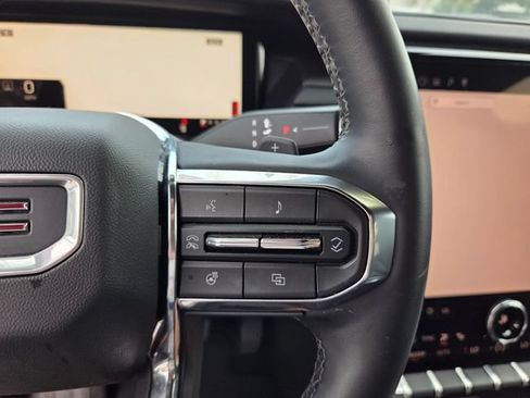 Used 2025 GMC Acadia Elevation FWD image 30