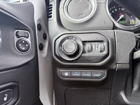 Used 2021 Jeep Wrangler Unlimited Sahara w/ Cold Weather Group image 13