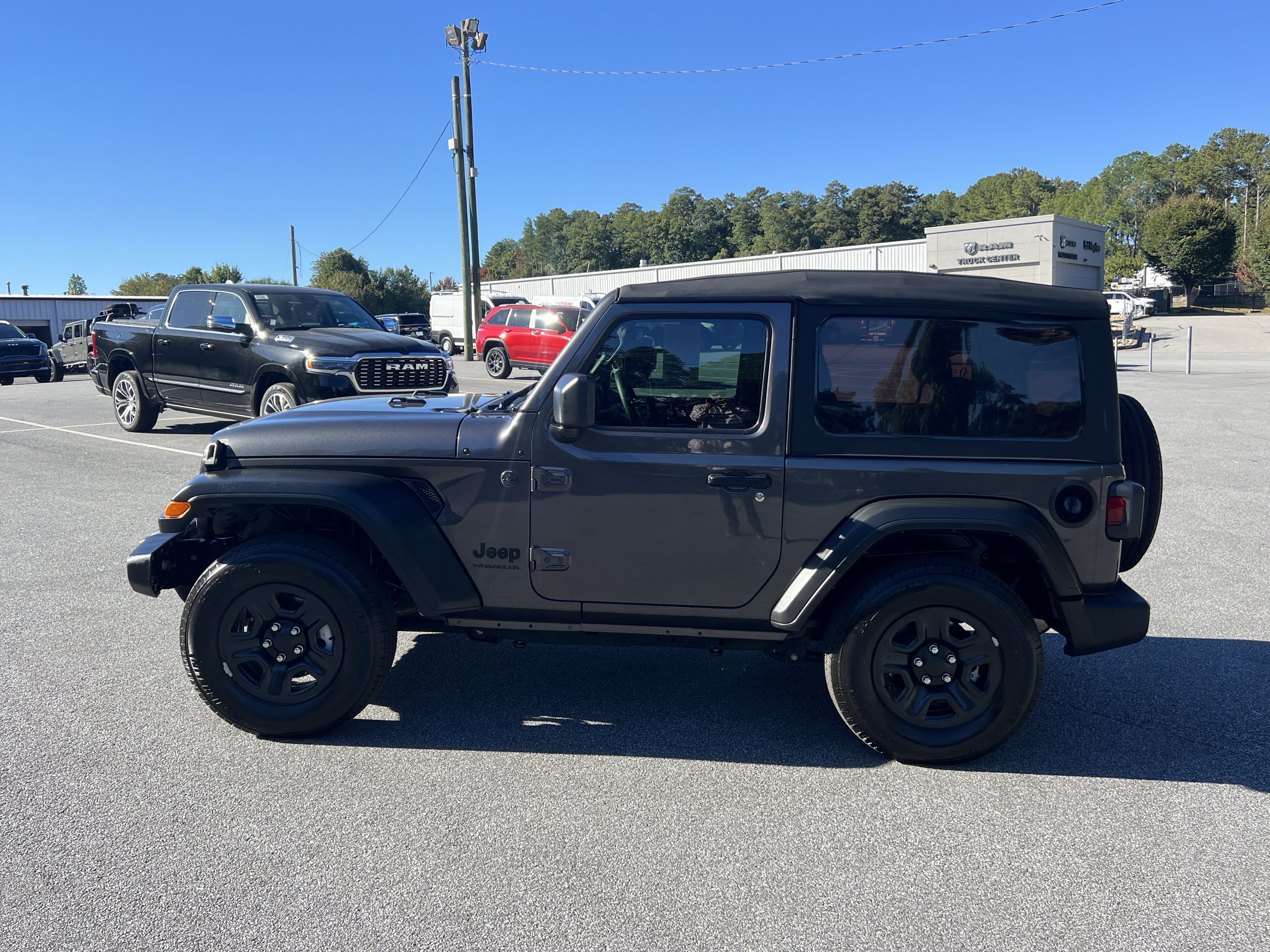 Used 2022 Jeep Wrangler Sport AWD/4WD image 4