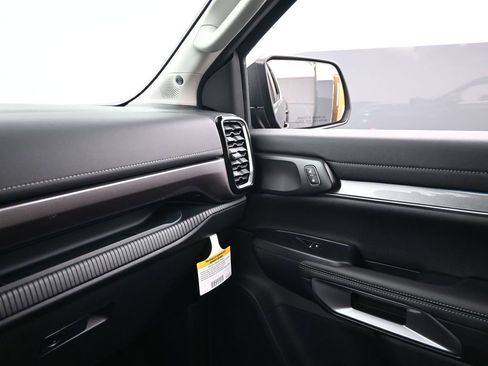 New 2025 Ford Ranger Lariat w/ Chrome Accent Package image 23