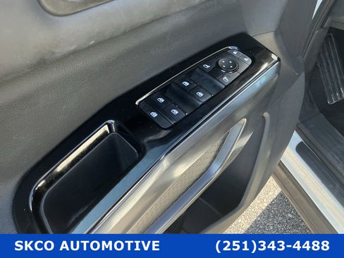 Used 2023 Nissan Pathfinder SL w/ Black Appearance Package FWD image 22