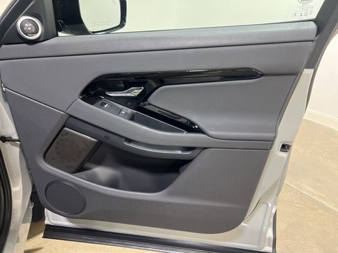 Used 2025 Land Rover Range Rover Evoque S image 22