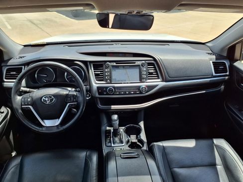Used 2018 Toyota Highlander Limited Platinum FWD image 9