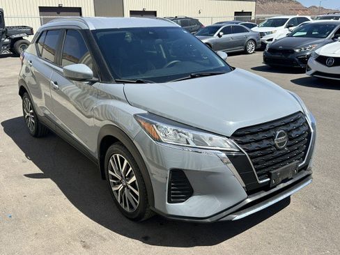 Used 2021 Nissan Kicks SV FWD image 4