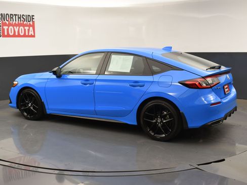 Used 2023 Honda Civic Sport image 2