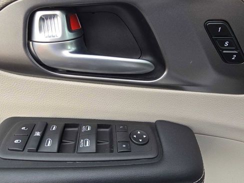 Used 2024 Chrysler Pacifica Select image 22