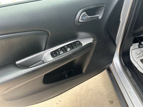 Used 2017 Dodge Journey SE w/ Flexible Seating Group FWD image 16
