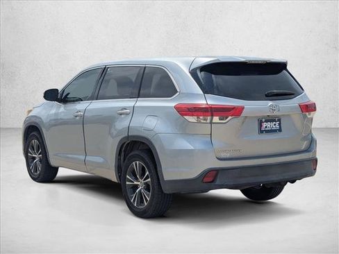 Used 2017 Toyota Highlander LE FWD image 7