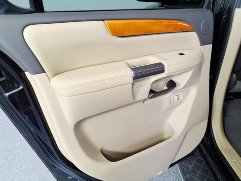 Used 2013 Nissan Armada Platinum w/ Platinum Reserve Pkg RWD image 11