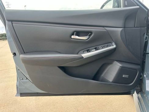 Used 2025 Nissan Sentra SR w/ SR Premium Package image 10