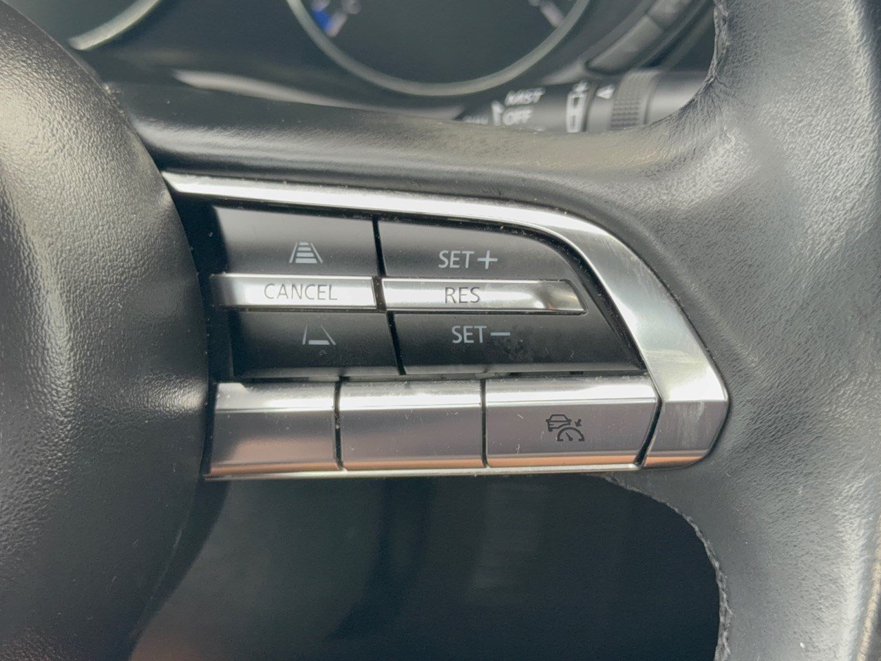 Used 2023 MAZDA MAZDA3 s FWD image 19
