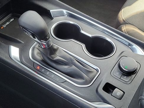 Used 2023 Chevrolet Traverse LT image 12