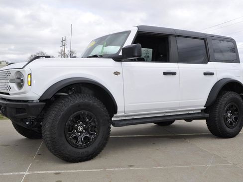 Used 2022 Ford Bronco Wildtrak image 11