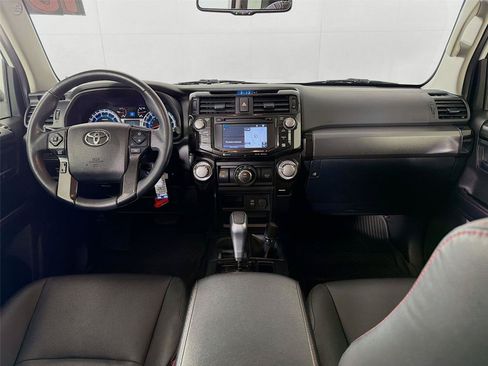 Used 2018 Toyota 4Runner TRD Off-Road Premium AWD/4WD image 27