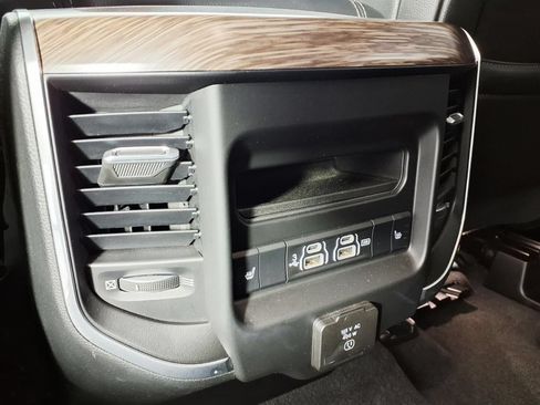 Used 2020 RAM 1500 Laramie AWD/4WD image 11