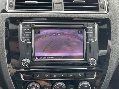 Used 2017 Volkswagen Jetta SEL FWD image 22