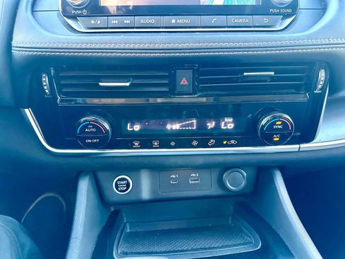 Used 2021 Nissan Rogue SV image 22