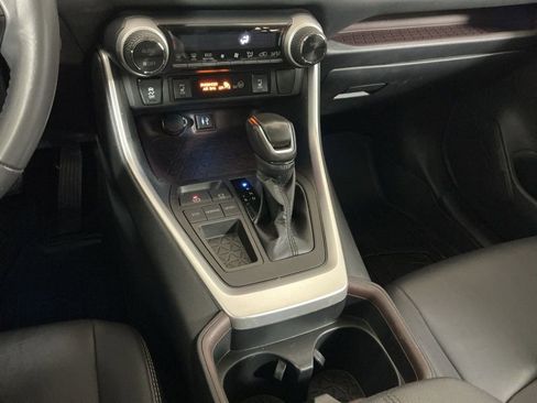Used 2019 Toyota RAV4 Limited image 13