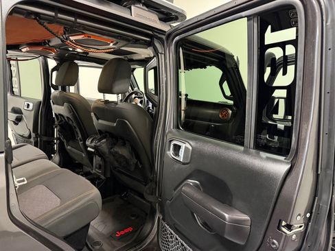 Used 2021 Jeep Gladiator Mojave w/ Trailer Tow Package image 12