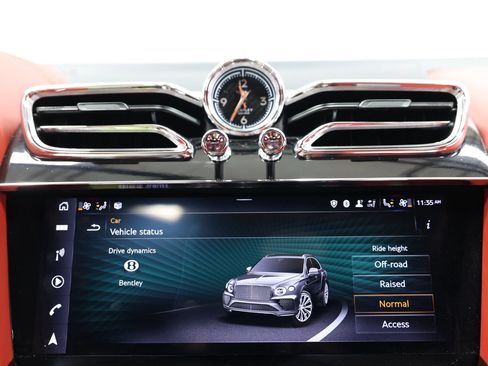 Used 2022 Bentley Bentayga AWD/4WD image 40