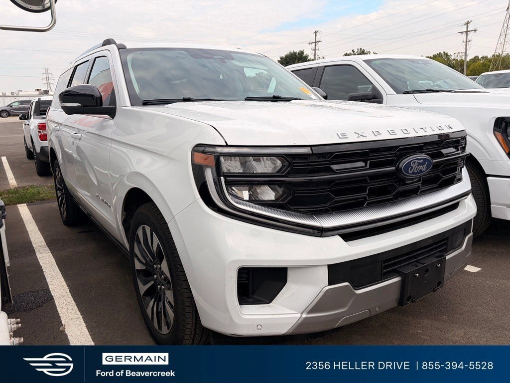 Used 2026 Ford Expedition Platinum w/ Driver's Package AWD/4WD image 2