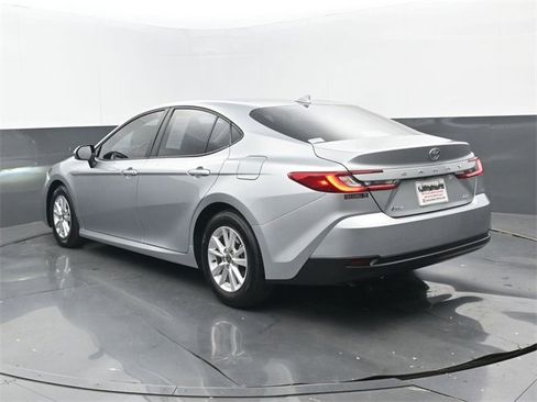 Used 2025 Toyota Camry LE image 3