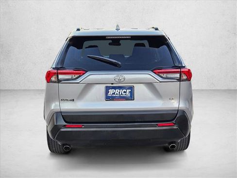 Used 2020 Toyota RAV4 LE image 7