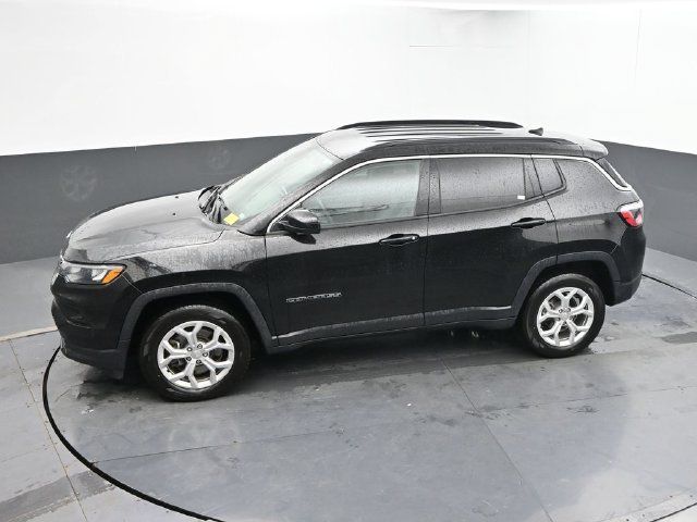 Used 2024 Jeep Compass Latitude AWD/4WD image 40