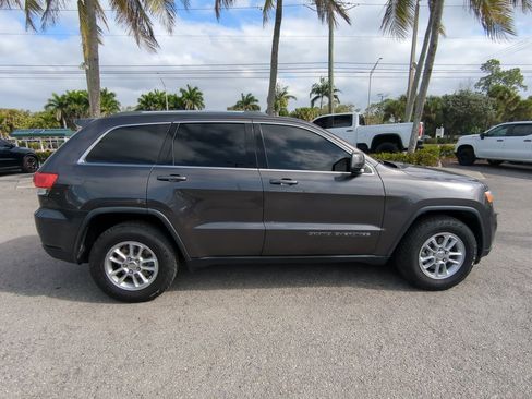 Used 2019 Jeep Grand Cherokee Laredo image 4