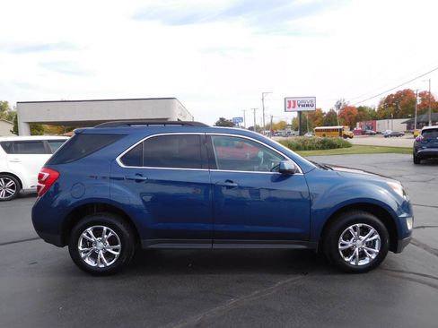 Used 2017 Chevrolet Equinox LT image 2