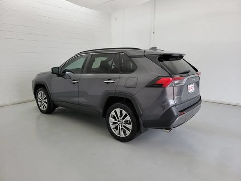 Used 2019 Toyota RAV4 Limited FWD image 7