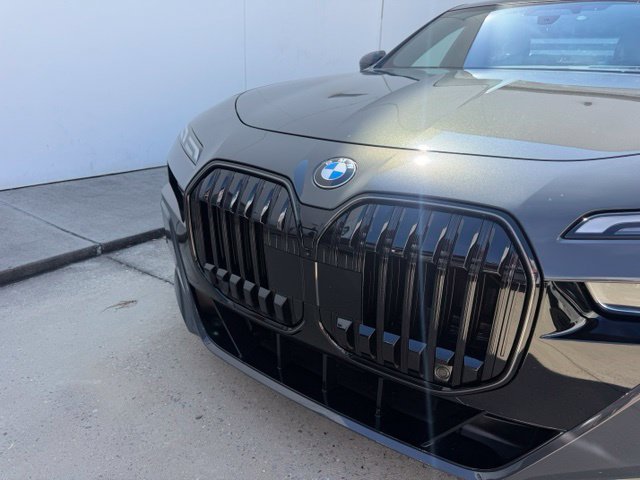 Used 2026 BMW 740i xDrive AWD/4WD image 2