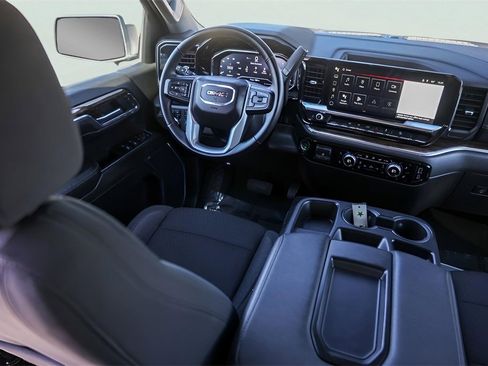 Used 2024 GMC Sierra 1500 SLE image 28