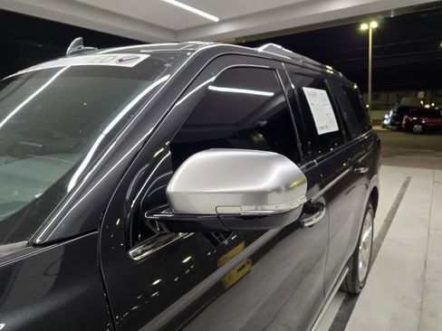 Used 2023 Ford Expedition Platinum image 11