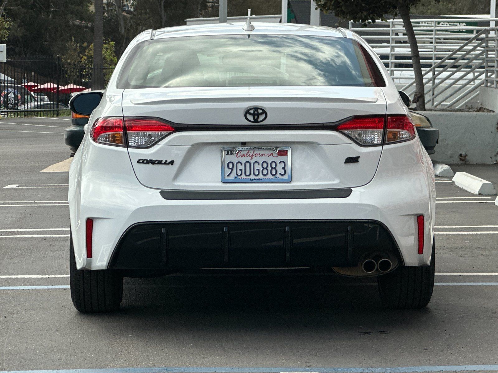 Used 2023 Toyota Corolla SE w/ SE Premium Package FWD image 4