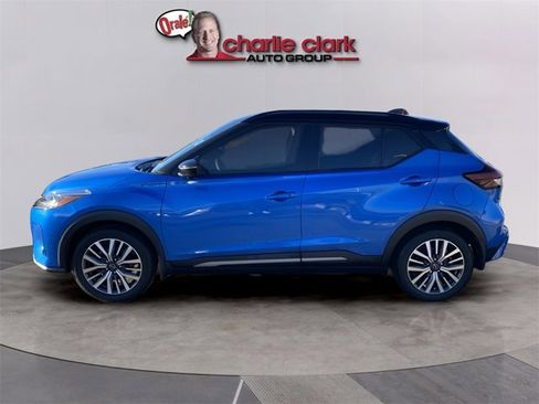 Certified 2023 Nissan Kicks SR image 3