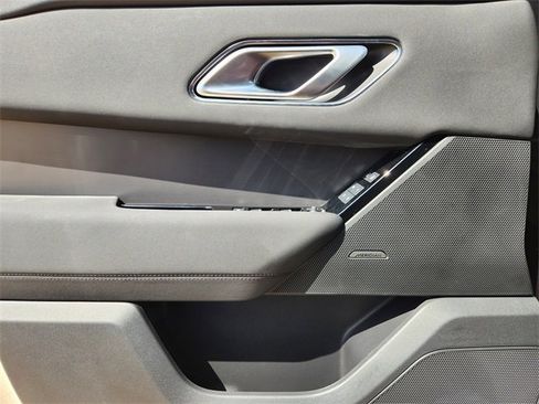 Used 2025 Land Rover Range Rover Velar Dynamic SE image 16