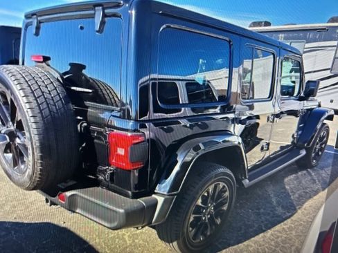 Used 2021 Jeep Wrangler Unlimited Sahara w/ Cold Weather Group image 19