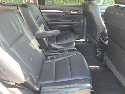 Used 2016 Toyota Highlander XLE FWD image 26