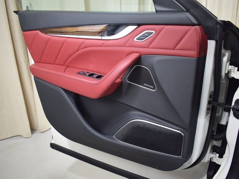 Used 2022 Maserati Levante Modena image 38