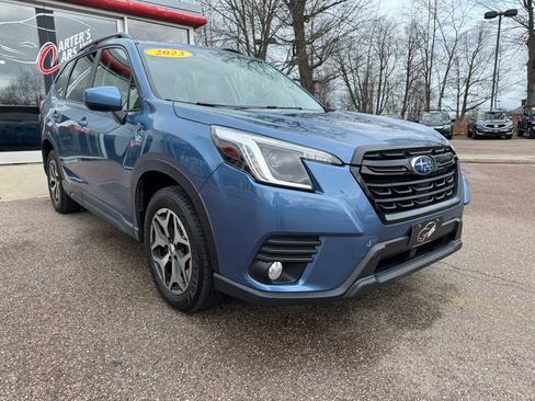 Used 2023 Subaru Forester Premium AWD/4WD image 2