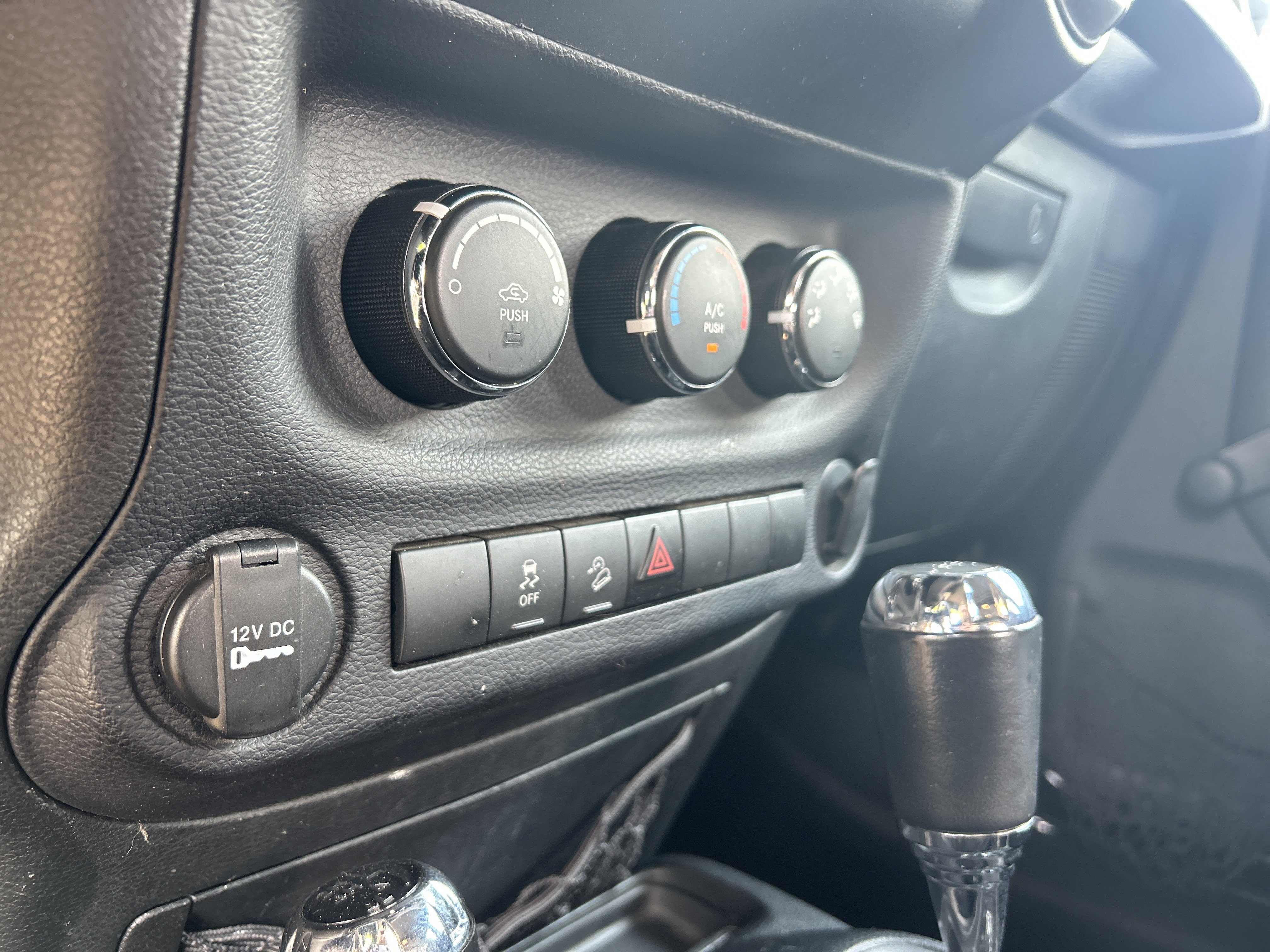 Used 2016 Jeep Wrangler Unlimited Sport w/ Connectivity Group AWD/4WD image 25