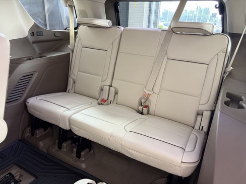 Used 2023 GMC Yukon Denali AWD/4WD image 7