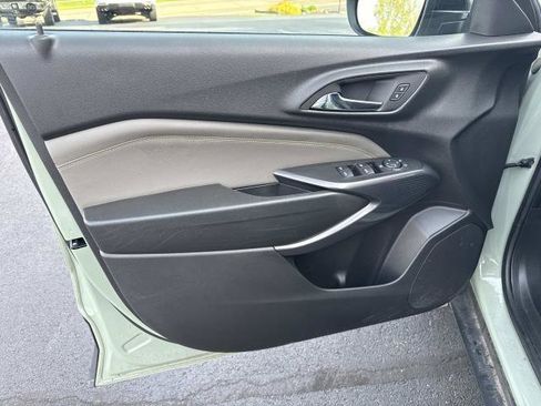 Used 2024 Chevrolet Trax ACTIV w/ Sunroof Package FWD image 5