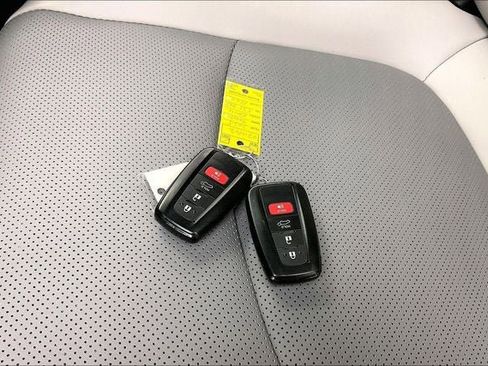 Used 2025 Toyota RAV4 Limited w/ Weather Package AWD/4WD image 14