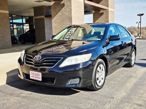 Used 2010 Toyota Camry LE image 3