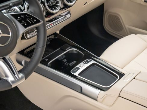 New 2025 Mercedes-Benz GLB 250 4MATIC image 13