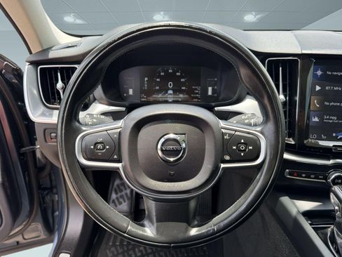 Used 2019 Volvo XC60 T5 Momentum FWD image 11
