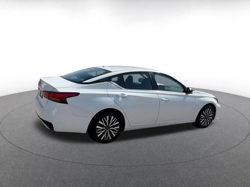 Used 2025 Nissan Altima 2.5 SV FWD image 14